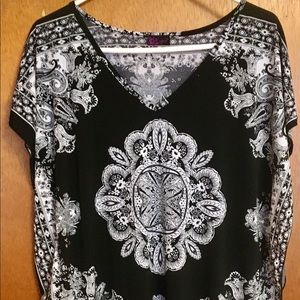 Preowned Agenda short sleeve black & white bandana designed top